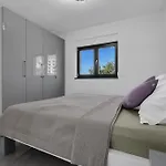 Adria Μακάρσκα