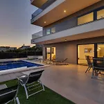 Adria Μακάρσκα