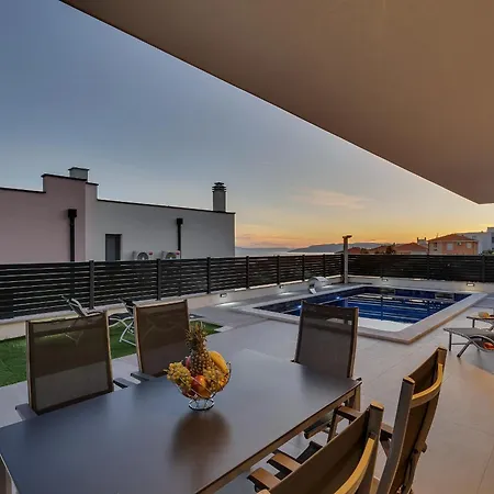 Adria Макарська