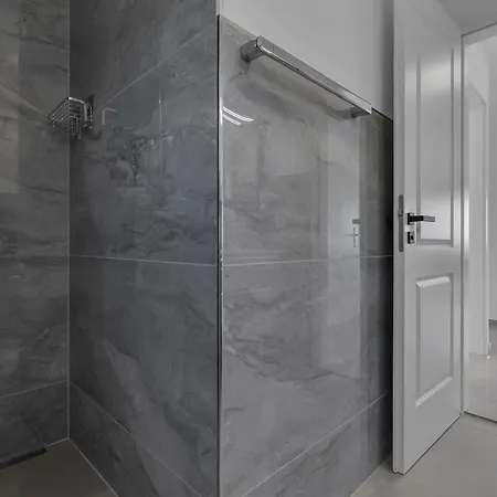 Adria * Макарська