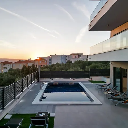 Adria Апартаменти Макарська