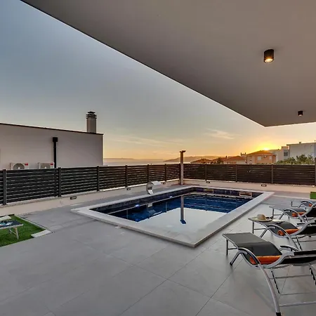 Adria Макарська