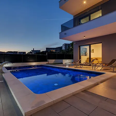 Adria * Макарська