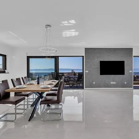 Adria Макарська