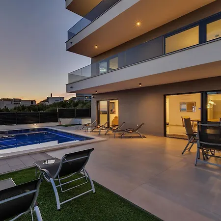 Adria Макарська