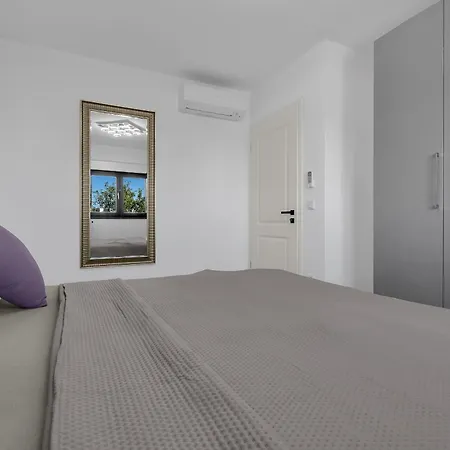 Adria * Макарська